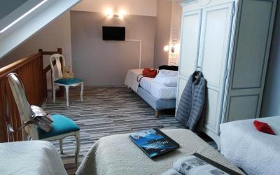 Chambre Familiale Supu00e9rieure (2 Adultes + 4 Enfants) Chambre Familiale Supu00e9rieure (2 Adultes + 4 Enfants)