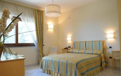 Camera Tripla con Vista Giardino