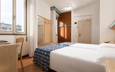 Camera Matrimoniale/Doppia con Letti Singoli con Vista Cittu00e0 