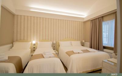 Camera Tripla Superior