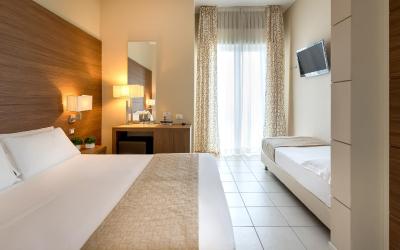 Camera Tripla Standard