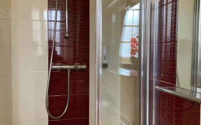Chambre Double ou Lits Jumeaux avec Salle de Bains Privative