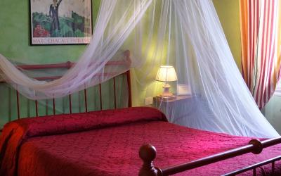 Camera Matrimoniale con Bagno in Comune 