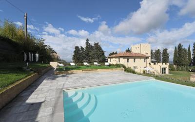 Villa con 8 Camere da Letto