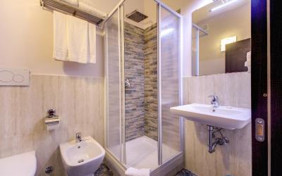 Camera Tripla Superior