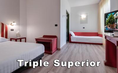 Camera Tripla Superior