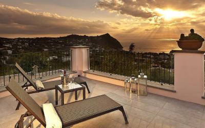 Camera Matrimoniale Deluxe con Balcone e Vista Mare