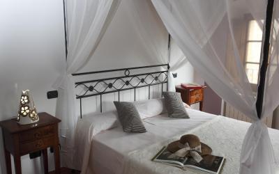 Appartamento su 2 Livelli con 4 Camere da Letto e Terrazza 