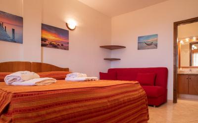 Camera Tripla Superior