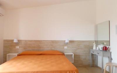 Camera Matrimoniale con Vista Giardino