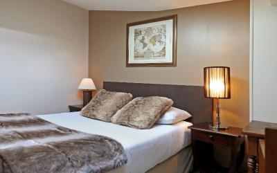 Chambre Double u00c9conomique Mansardu00e9e