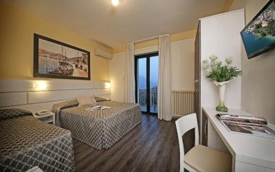 Camera Tripla Comfort