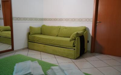 Camera Tripla Economy