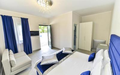 Camera Matrimoniale con Vista Piscina