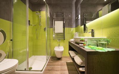 Camera Tripla Superior