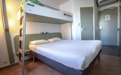 Chambre Triple avec 1 Lit Double et 1 Lit Superposu00e9 Chambre Triple avec 1 Lit Double et 1 Lit Superposu00e9