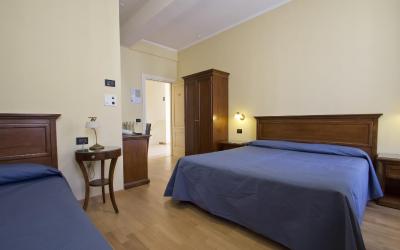 Camera Tripla Standard