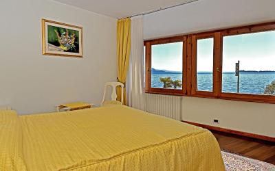 Camera Quadrupla con Vista Lago