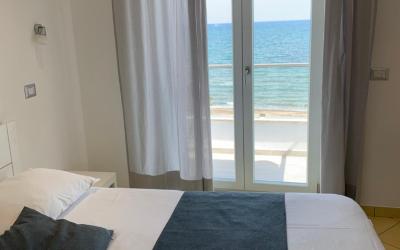Camera Matrimoniale Deluxe con Balcone e Vista Mare