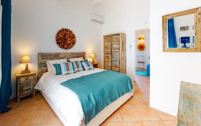 Chambre Lit Queen-Size - Vue sur Piscine Chambre Lit Queen-Size - Vue sur Piscine