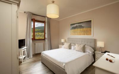 Camera Superior Matrimoniale/Doppia con Letti Singoli con Vista Colline