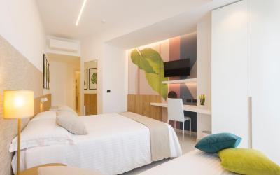 Camera Tripla Economy