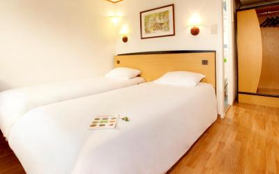 Chambre Lits Jumeaux avec 2 Lits Simples et 1 Lit Junior Chambre Lits Jumeaux avec 2 Lits Simples et 1 Lit Junior