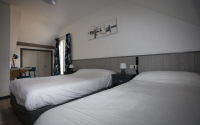 Chambre Familiale (2u00a0Adultes + 1u00a0Enfant)