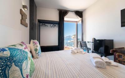 Camera Matrimoniale Deluxe con Balcone e Vista Mare
