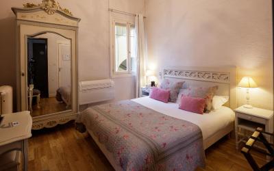 Chambre Simple - Grand Lit Chambre Simple - Grand Lit