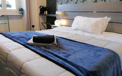 Camera Matrimoniale/Doppia con Letti Singoli con Bagno Privato