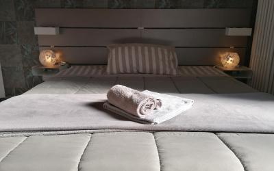 Camera Matrimoniale/Doppia con Letti Singoli con Bagno in Comune