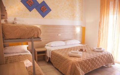 Camera Quadrupla Economy