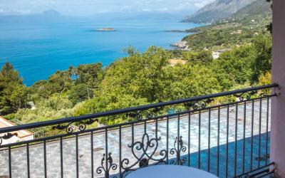 Camera Matrimoniale Superior con Balcone