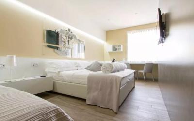 Camera Tripla Deluxe 