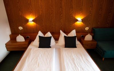 Camera Matrimoniale con Vista Piscina