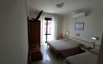 Camera Tripla Comfort