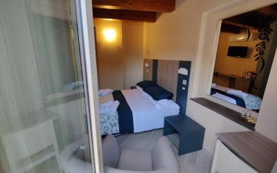 Camera Matrimoniale/Doppia con Letti Singoli con Balcone 