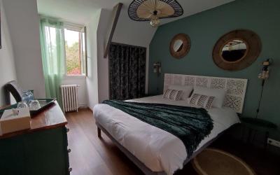 Chambre Double avec Salle de Bains Privative Extu00e9rieure Chambre Double avec Salle de Bains Privative Extu00e9rieure