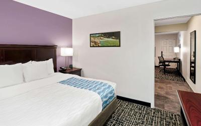 One-Bedroom King Suite - Non-Smoking