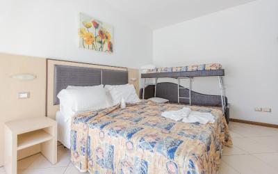 Camera Quadrupla Classic