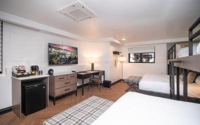 Deluxe Family Suite
