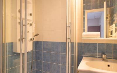 Chambre Double Climatisu00e9e avec Douche