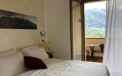 Camera Matrimoniale con Vista Lago