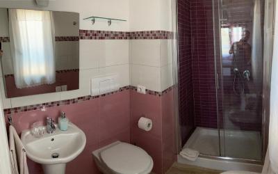 Camera Matrimoniale/Doppia con Letti Singoli con Bagno Privato