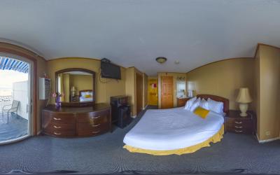 Queen Room with Balcony - Oceanfront
