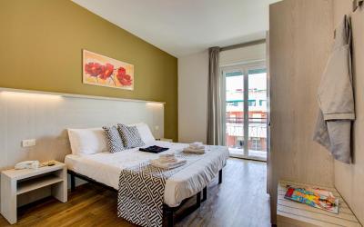 Camera Matrimoniale/Doppia con Letti Singoli con Vista Mare Laterale e Balcone