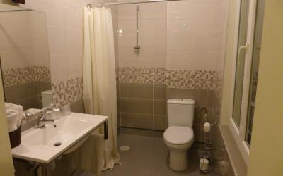 Chambre Triple - Accessible aux Personnes u00e0 Mobilitu00e9 Ru00e9duite