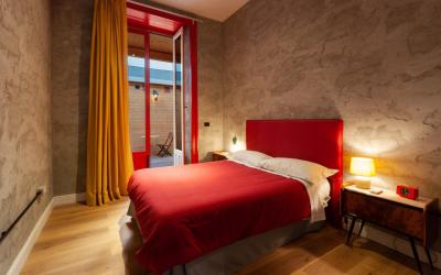 Camera Matrimoniale con Servizi Igienici in Comune