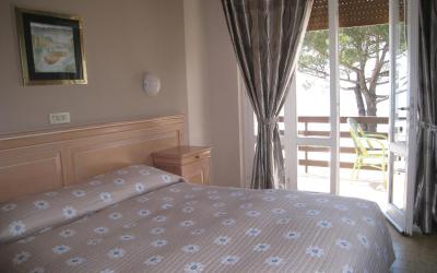 Camera Tripla con Vista Lago Frontale